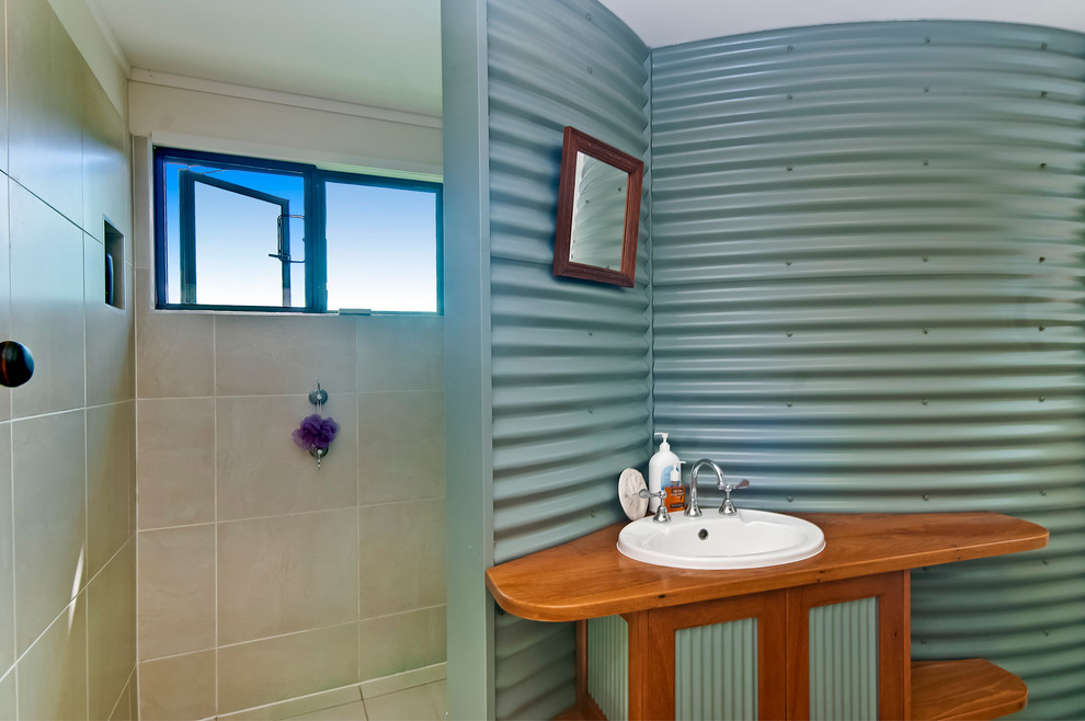Photo of a traditional bathroom in Gold Coast - Tweed.