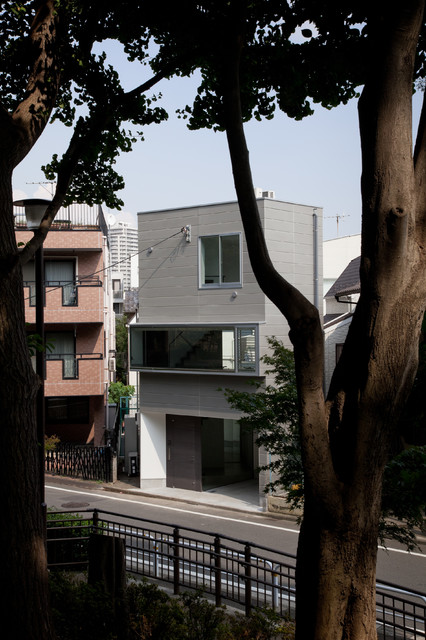公園前の家 moderno-facciata