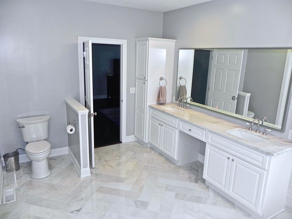 Transitional home design photo in Indianapolis