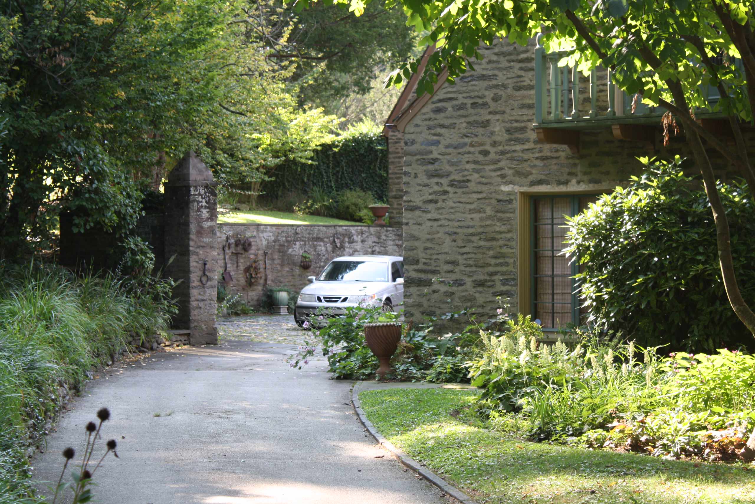 Motor Court Example We Can Dream: How to Design a Gracious Motor Court