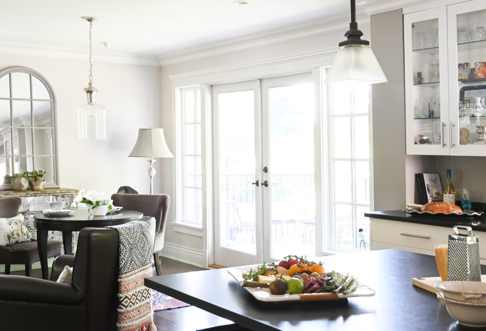 Transitional home design photo in Vancouver