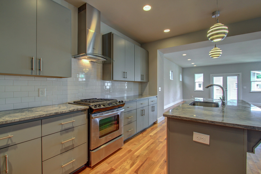 Transitional kitchen photo in Nashville