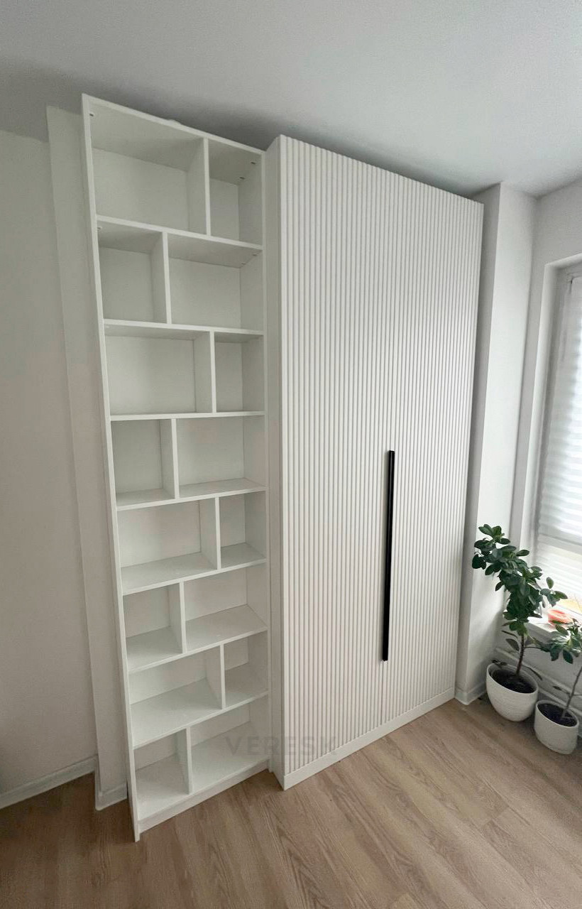 Распашные шкафы