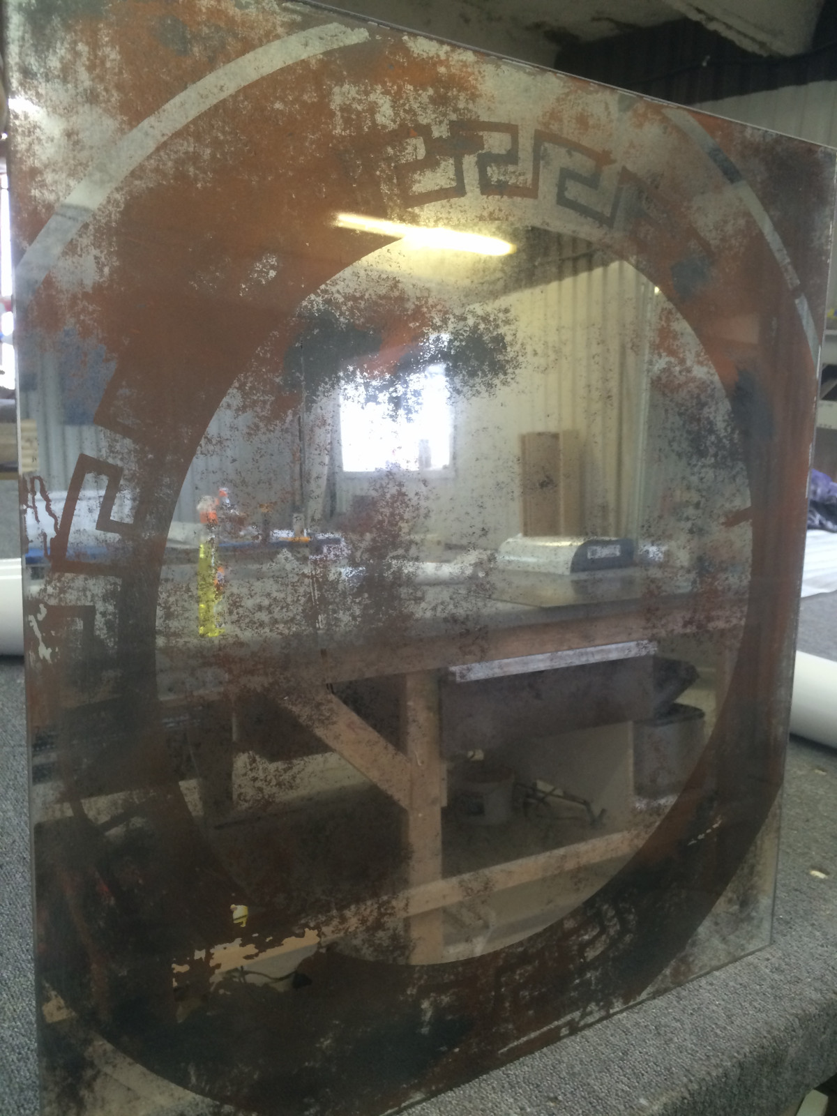 Искусственное старение зеркал и стекла