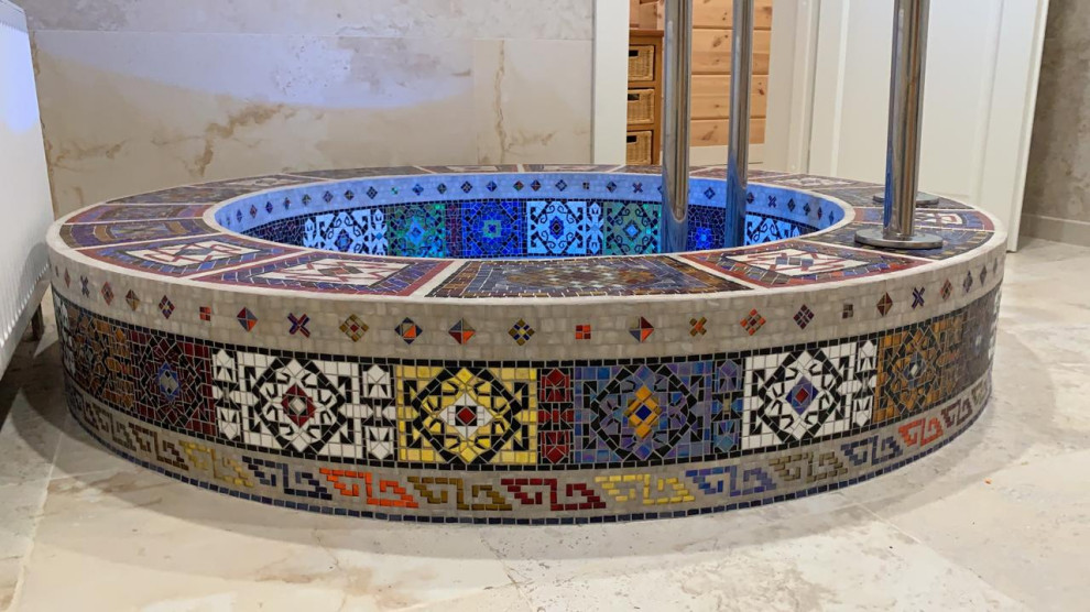 Купель из мозаики. Подмосковье, частный дом