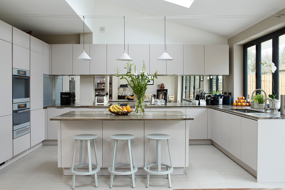 Mid-sized contemporary kitchen in London.