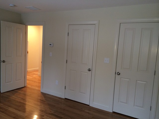 WALTHAM,MA modern-schlafzimmer