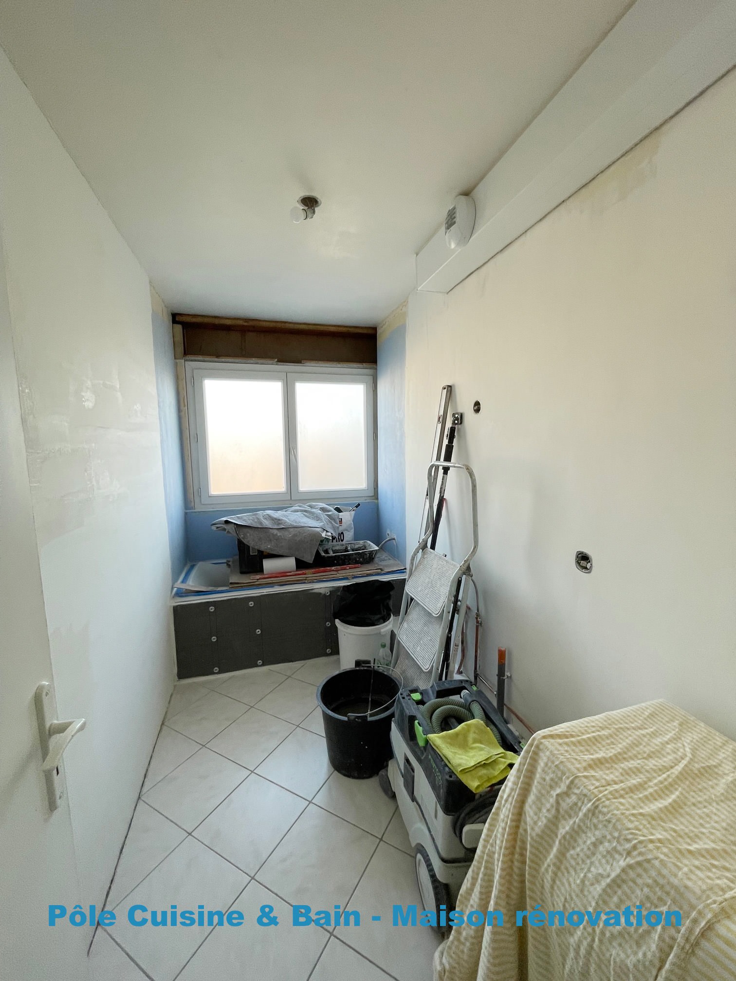 SALLE DE BAIN FAMILIALE: rénovation partielle de cette pièce des années 80