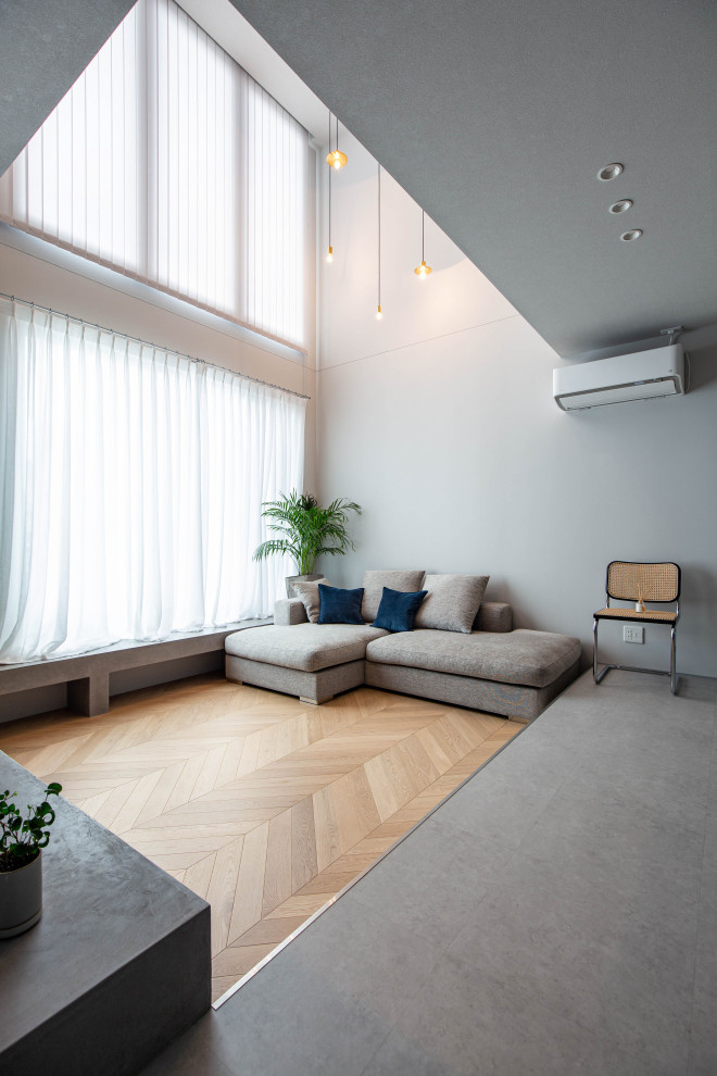 Inspiration for a modern living room in Nagoya.