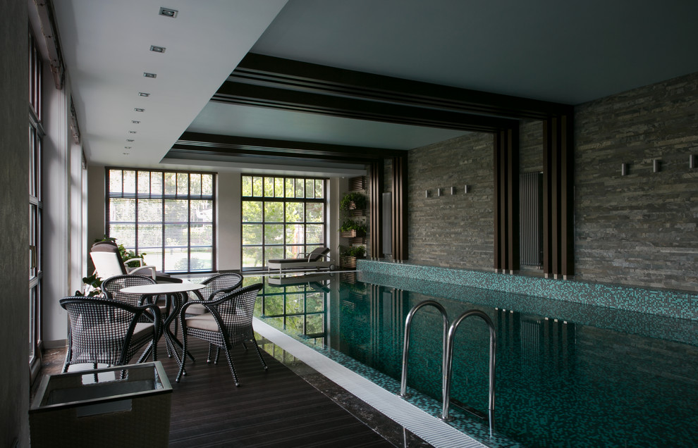 This is an example of a contemporary indoor rectangular pool in Moscow.