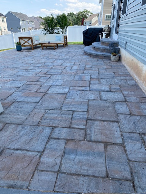Toffee Onyx Lite Pavers- Raised Patio