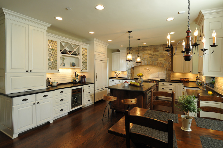 Inspiration for a rustic kitchen remodel in Chicago