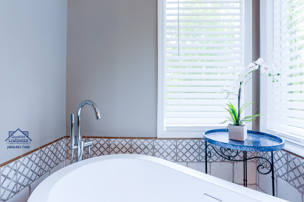 Inspiration for a transitional home design remodel in Atlanta