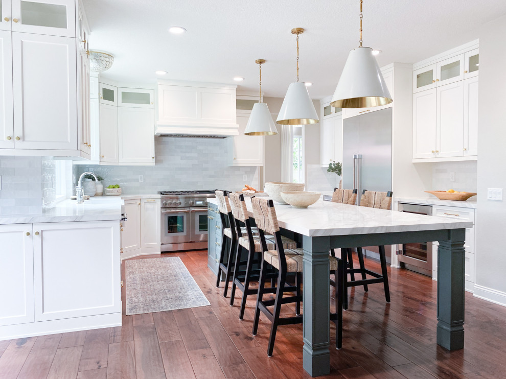 Kitchen - transitional kitchen idea in Orange County