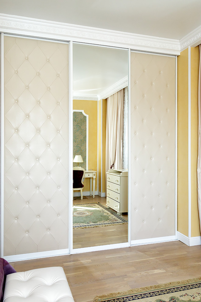 Шкаф с коретной стяжкой