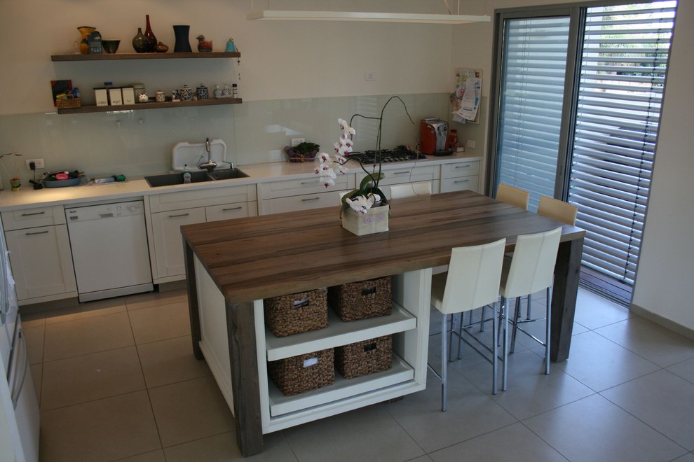 Photo of a modern kitchen in Tel Aviv.