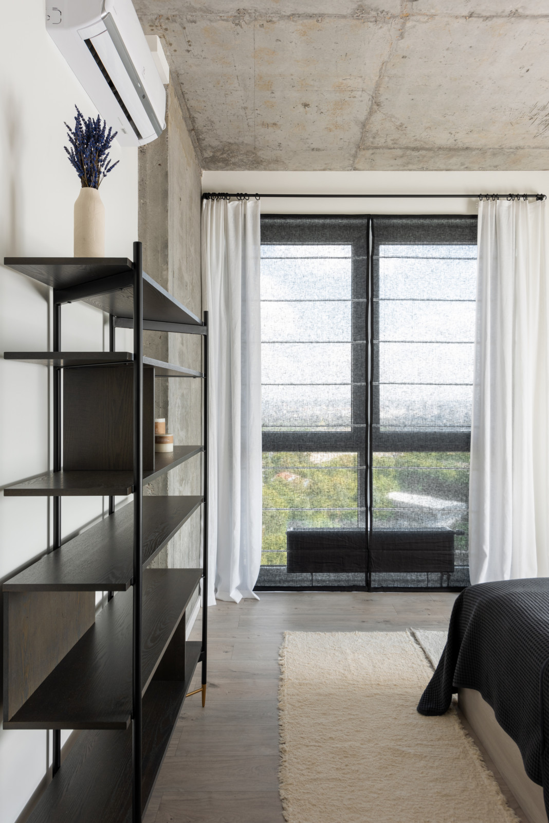 Монохромные апартаменты