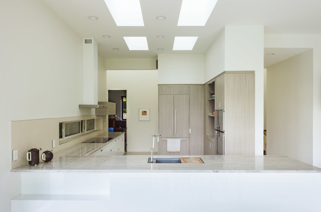 Eclectic Oceanfront modern-kitchen