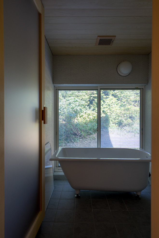 Esempio di una stanza da bagno scandinava