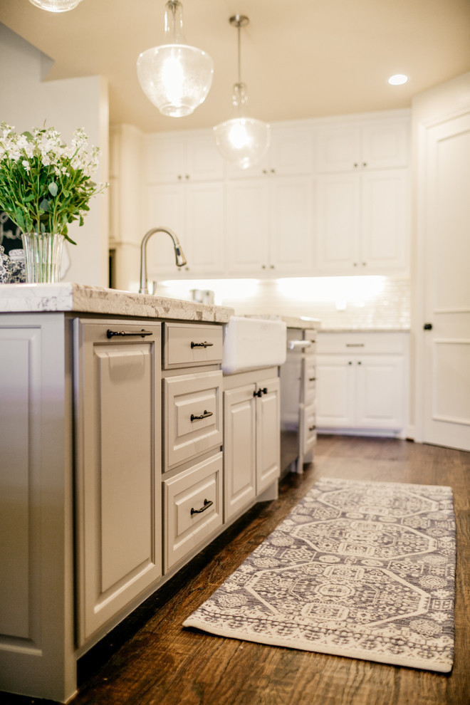 Home design - transitional home design idea in Dallas