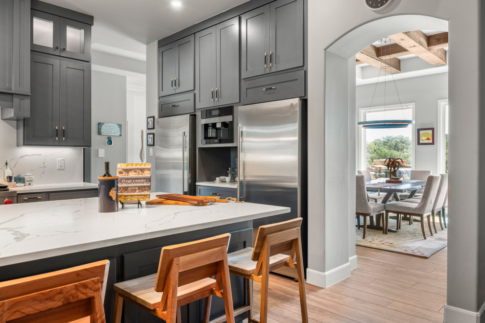 Transitional kitchen photo in Austin