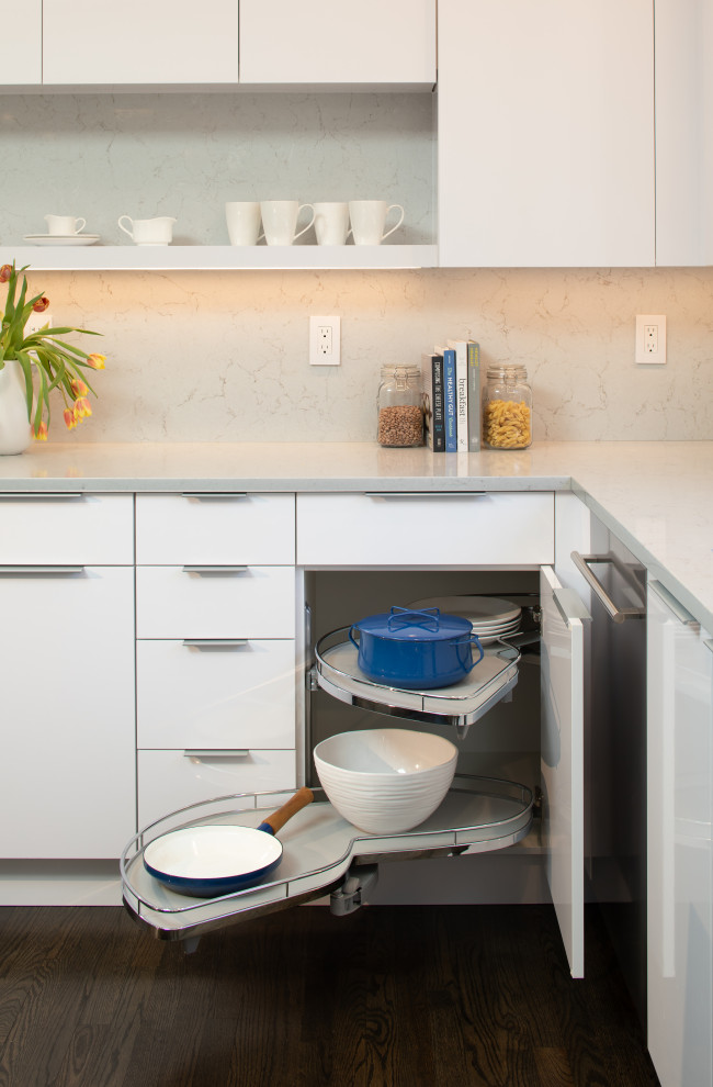 Example of a transitional kitchen design in DC Metro