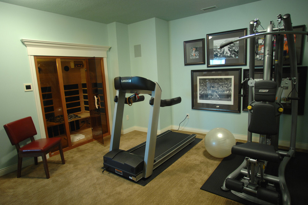 Inspiration for a small traditional home weight room in Other with blue walls and carpet.