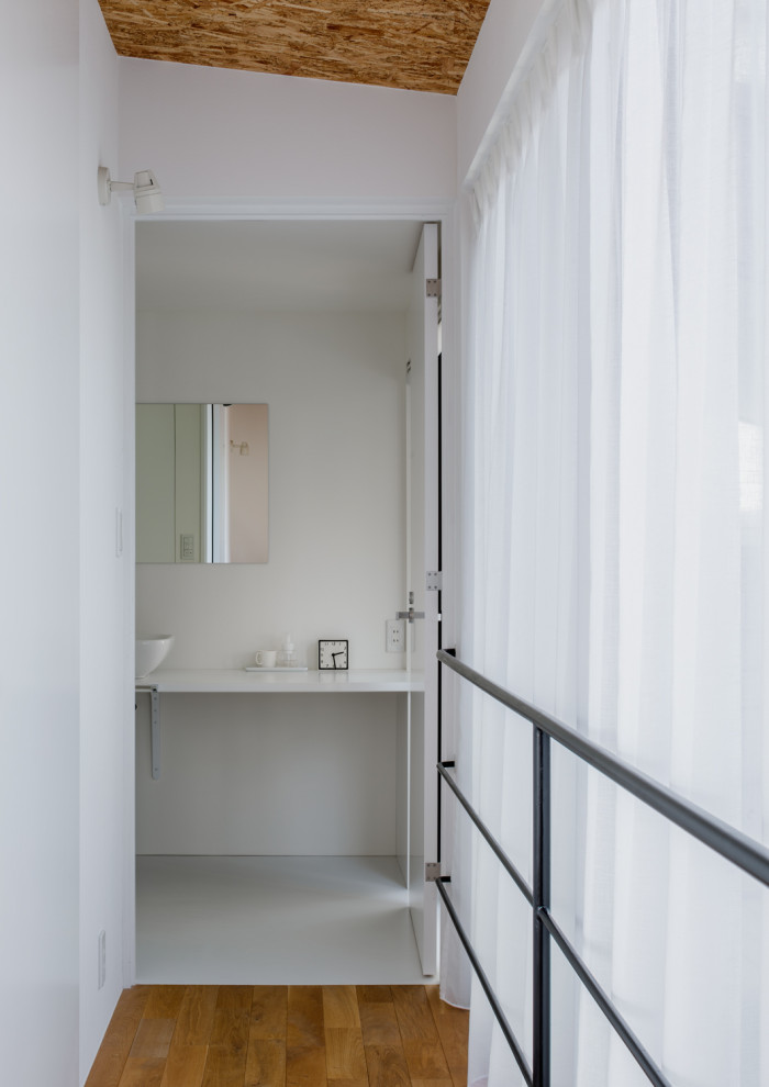 東京23区にあるモダンスタイルのおしゃれなトイレ・洗面所の写真