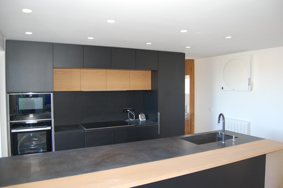 マドリードのおしゃれなキッチンの写真