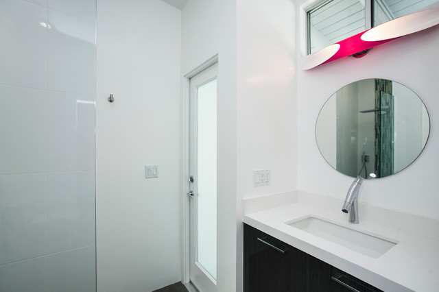 ROSE midcentury-bathroom