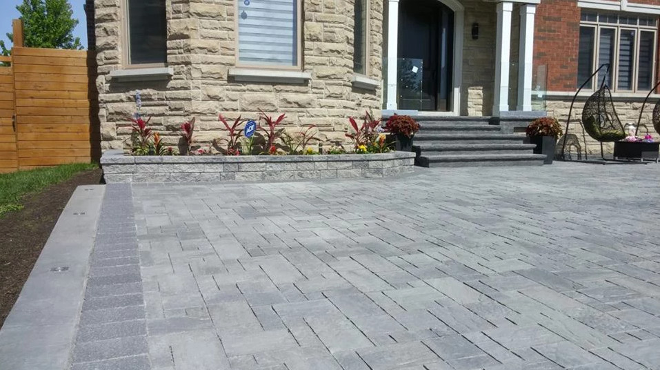 Design ideas for a mid-sized rustic full sun front yard stone landscaping in Phoenix.
