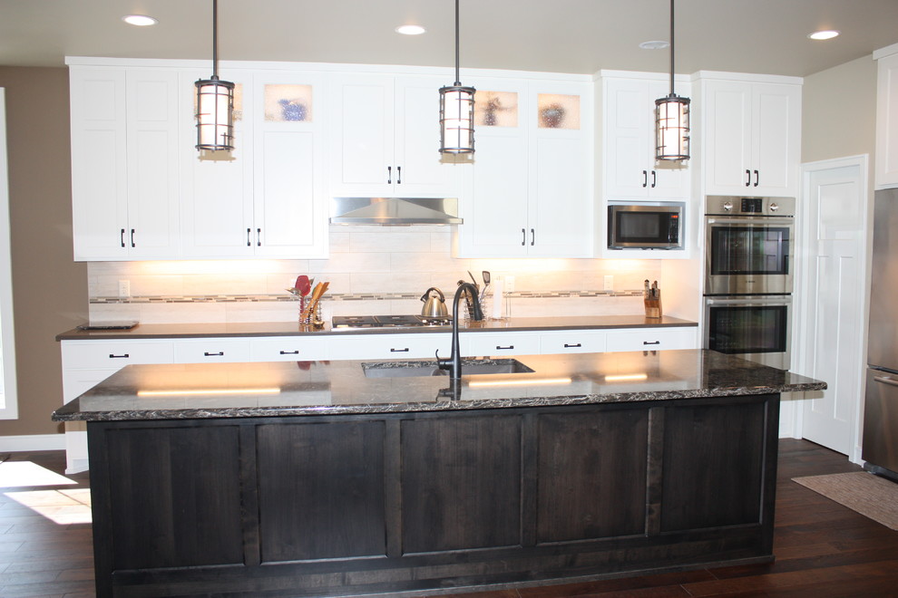 Inspiration for a mid-sized transitional l-shaped dark wood floor open concept kitchen remodel with an undermount sink, recessed-panel cabinets, white cabinets, quartz countertops, beige backsplash, ceramic backsplash, stainless steel appliances and an island