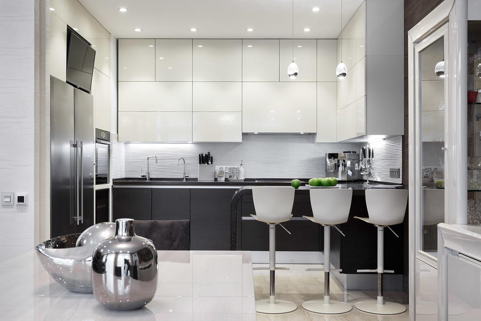 Small contemporary u-shaped open plan kitchen in Moscow with flat-panel cabinets, white cabinets, quartz benchtops, white splashback, porcelain splashback, porcelain floors, stainless steel appliances, a peninsula, an undermount sink and beige floor.
