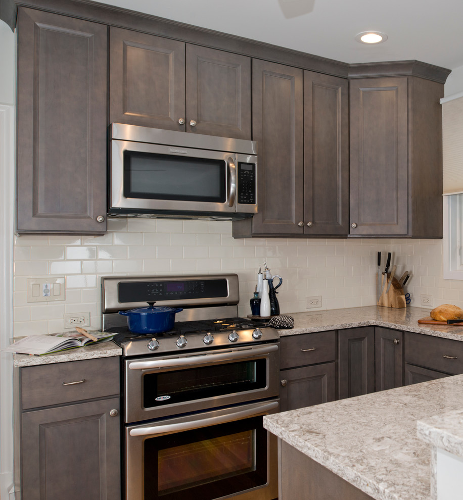 Kitchen - transitional kitchen idea in DC Metro