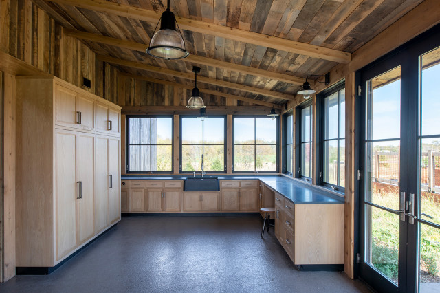 Vernacular Modern rustico-rimessa