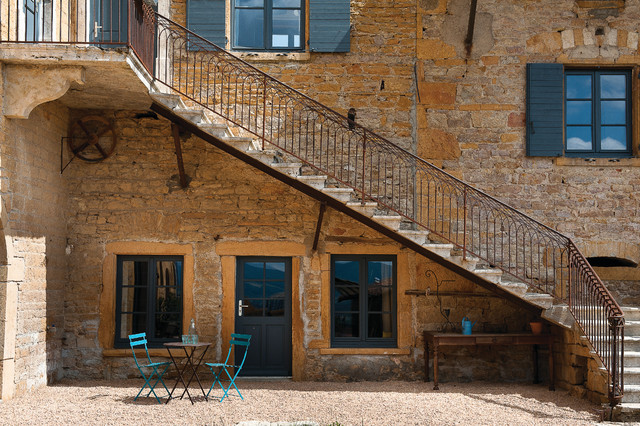 Restauration d'un corps de ferme mediterranean-house-exterior