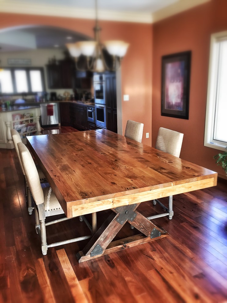 Dining room - rustic dining room idea