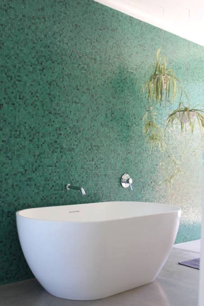 Inspiration for a contemporary bathroom in Brisbane.