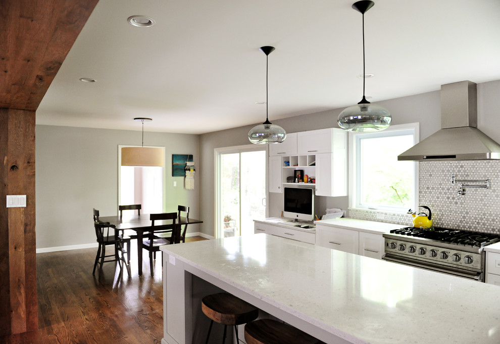 Inspiration for a mid-sized transitional home design remodel in Indianapolis