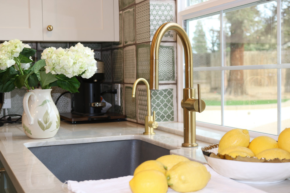Mid-sized transitional u-shaped medium tone wood floor and beige floor eat-in kitchen photo with an undermount sink, shaker cabinets, white cabinets, quartzite countertops, green backsplash, ceramic backsplash, white appliances, an island and white countertops