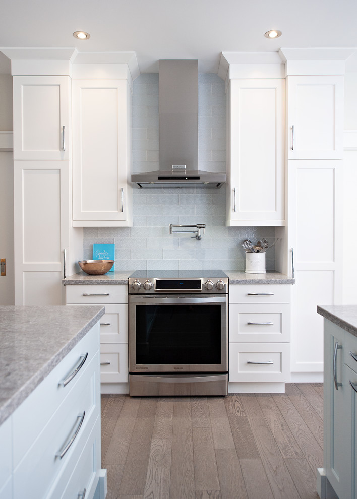 Transitional kitchen photo in Toronto