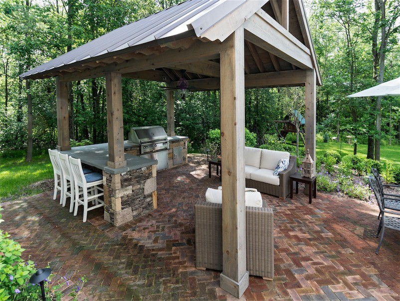 Patio photo in Cleveland