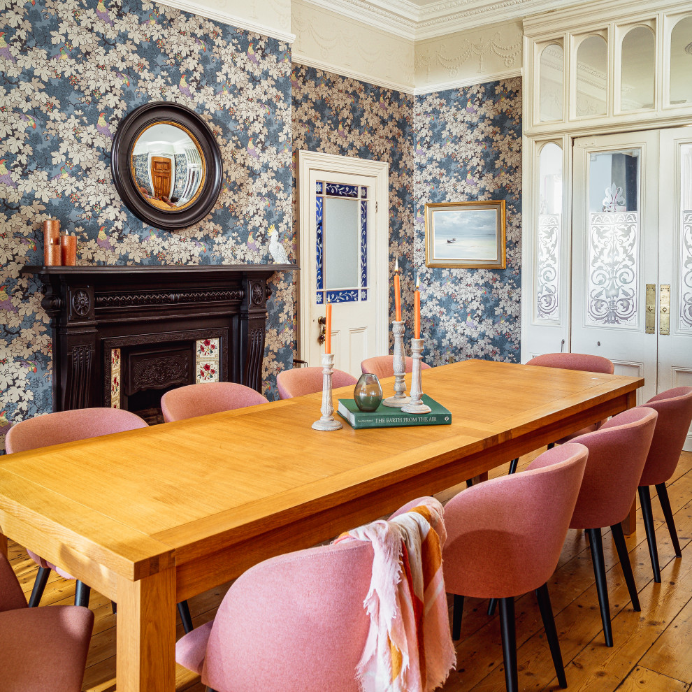 This is an example of a traditional dining room in Cornwall.