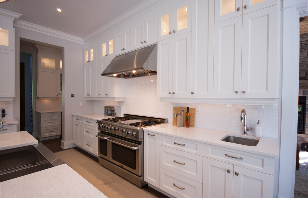 Inspiration for a transitional kitchen remodel in Ottawa