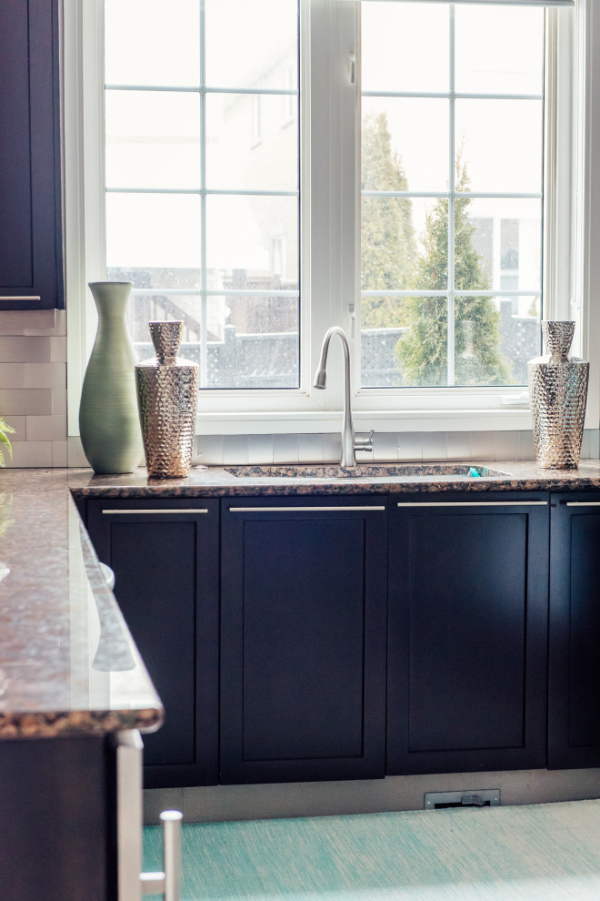Inspiration for a transitional home design remodel in Toronto