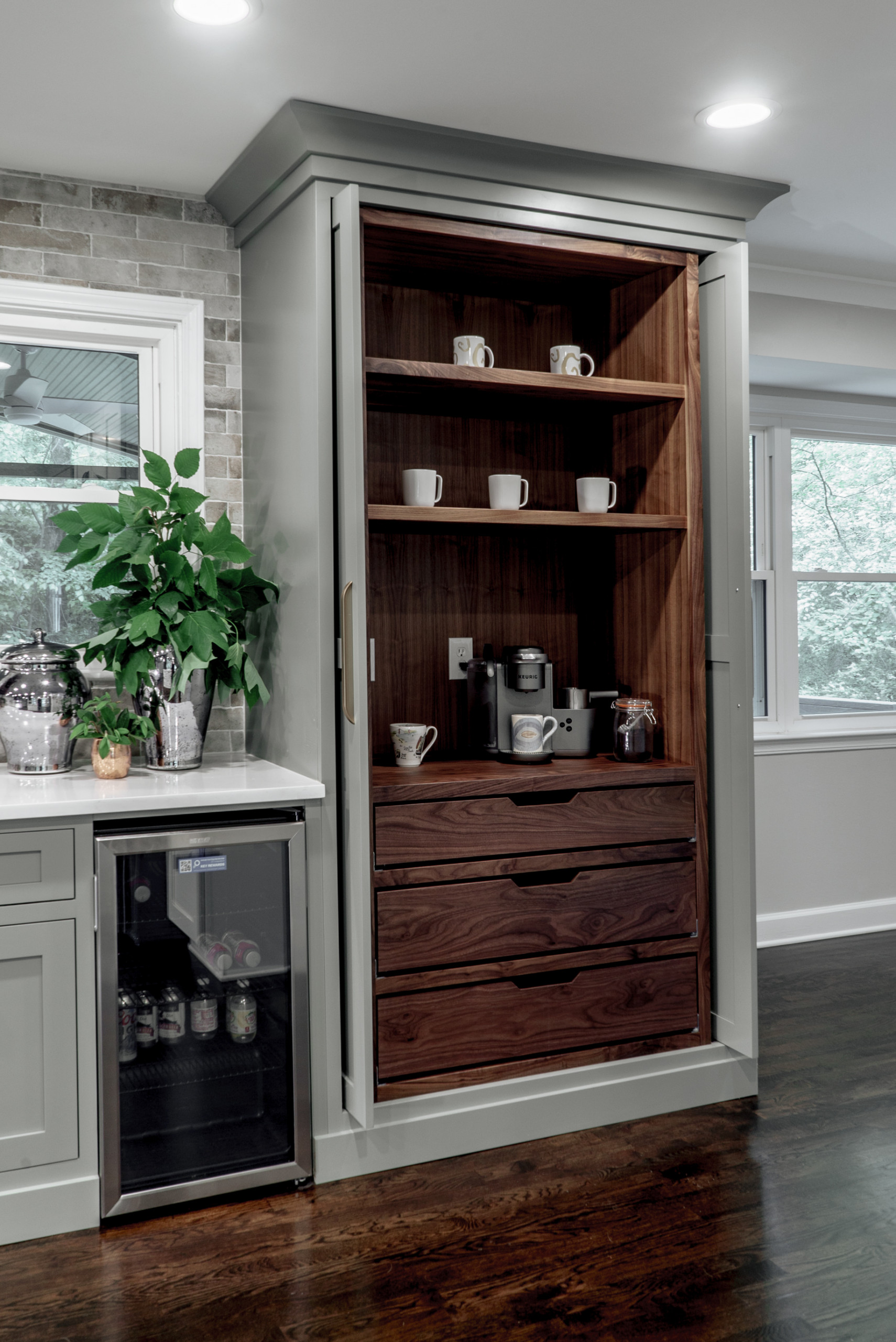 ATLANTA - Modern Rustic Warm kitchen