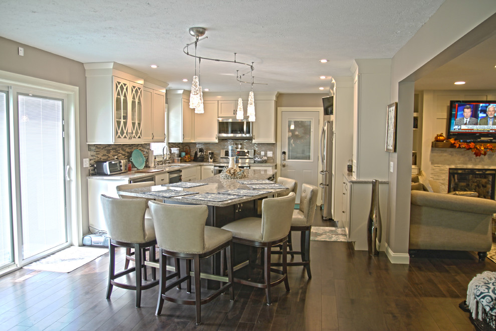 Inspiration for a transitional kitchen remodel in Cedar Rapids