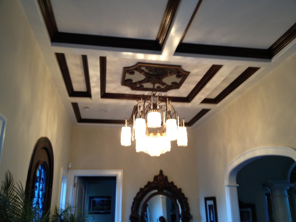 Transitional entryway photo in Miami