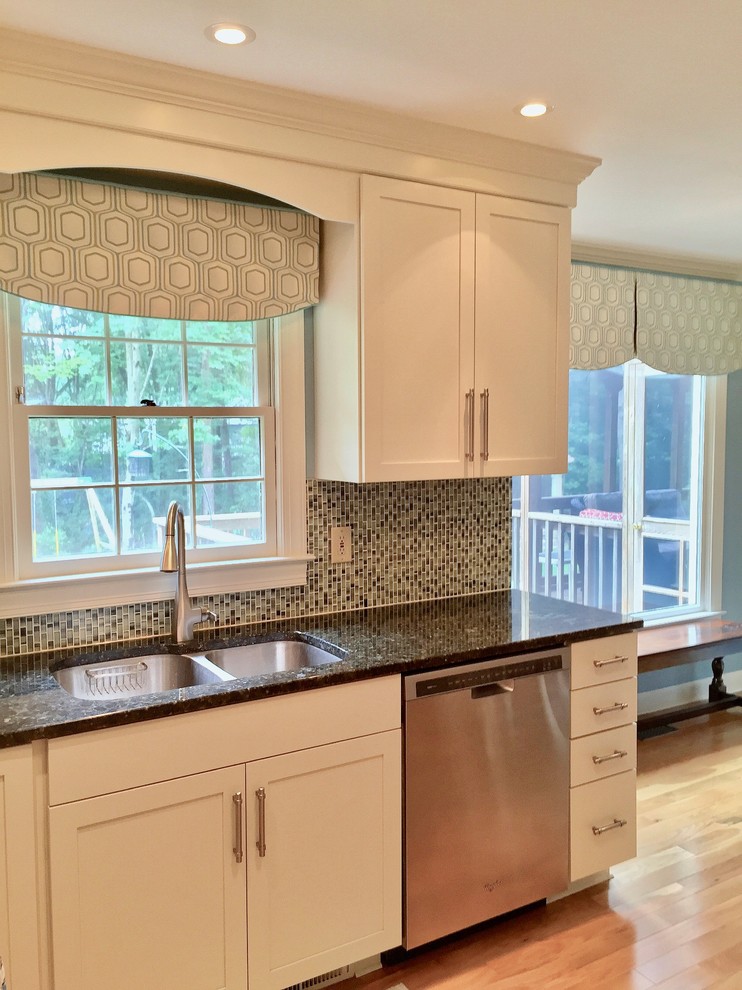 Photo of a mid-sized transitional kitchen in Raleigh.