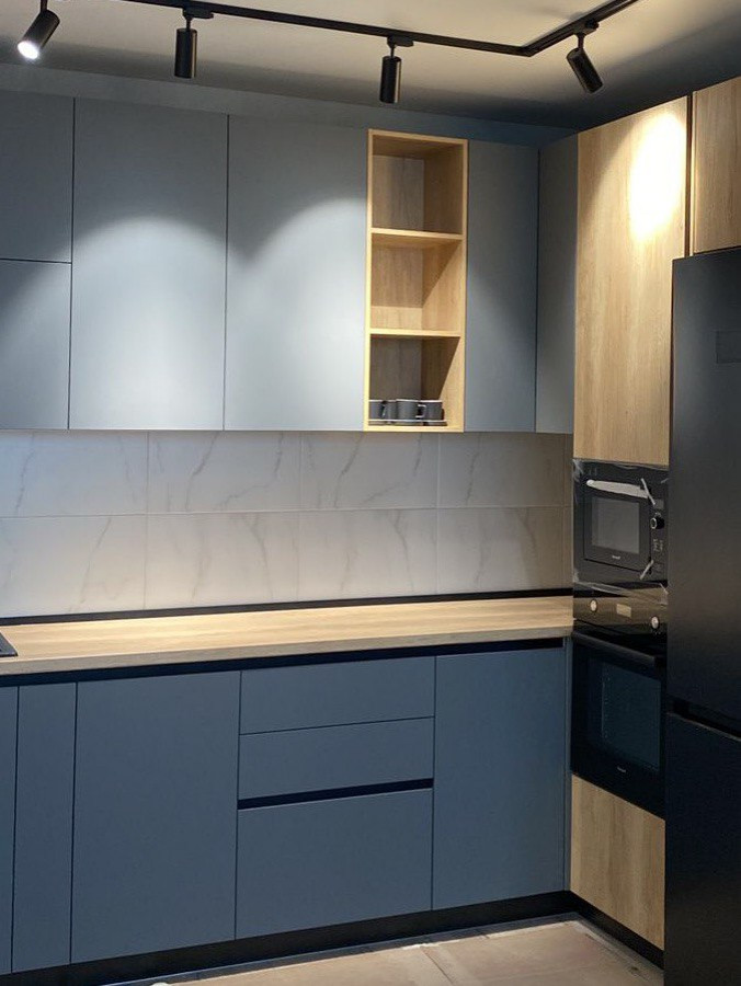 Кухня с фасадами Fenix